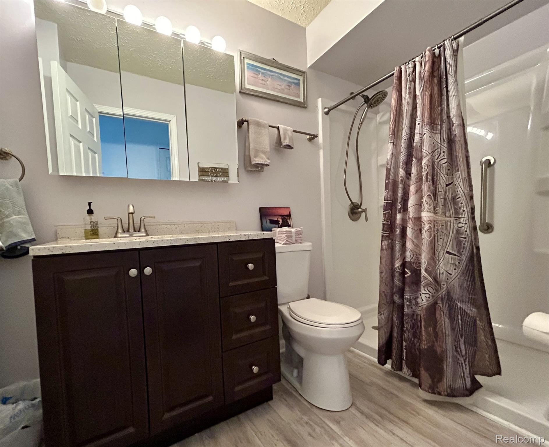 9831 Kress Road Pinckney, MI 48169 - Photo 29 of 35 Full Bath.jpg