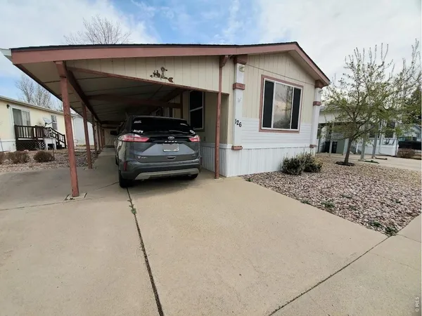 a view of parking area