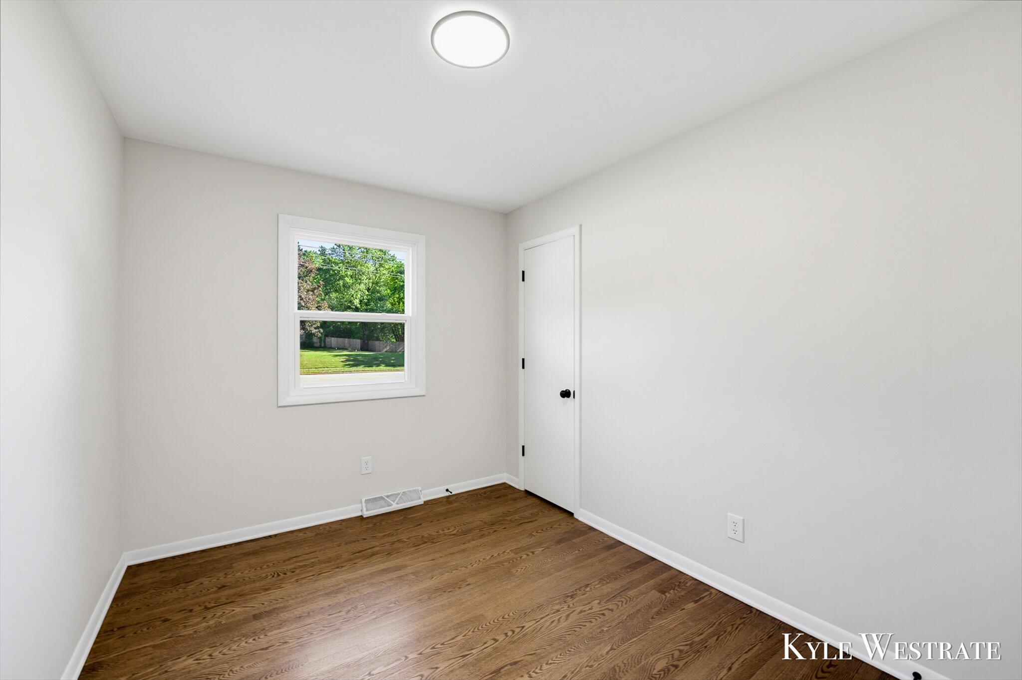 1126 3 Mile Road Northwest Grand Rapids, MI 49544 - Photo 19 of 31 16-AIV00071