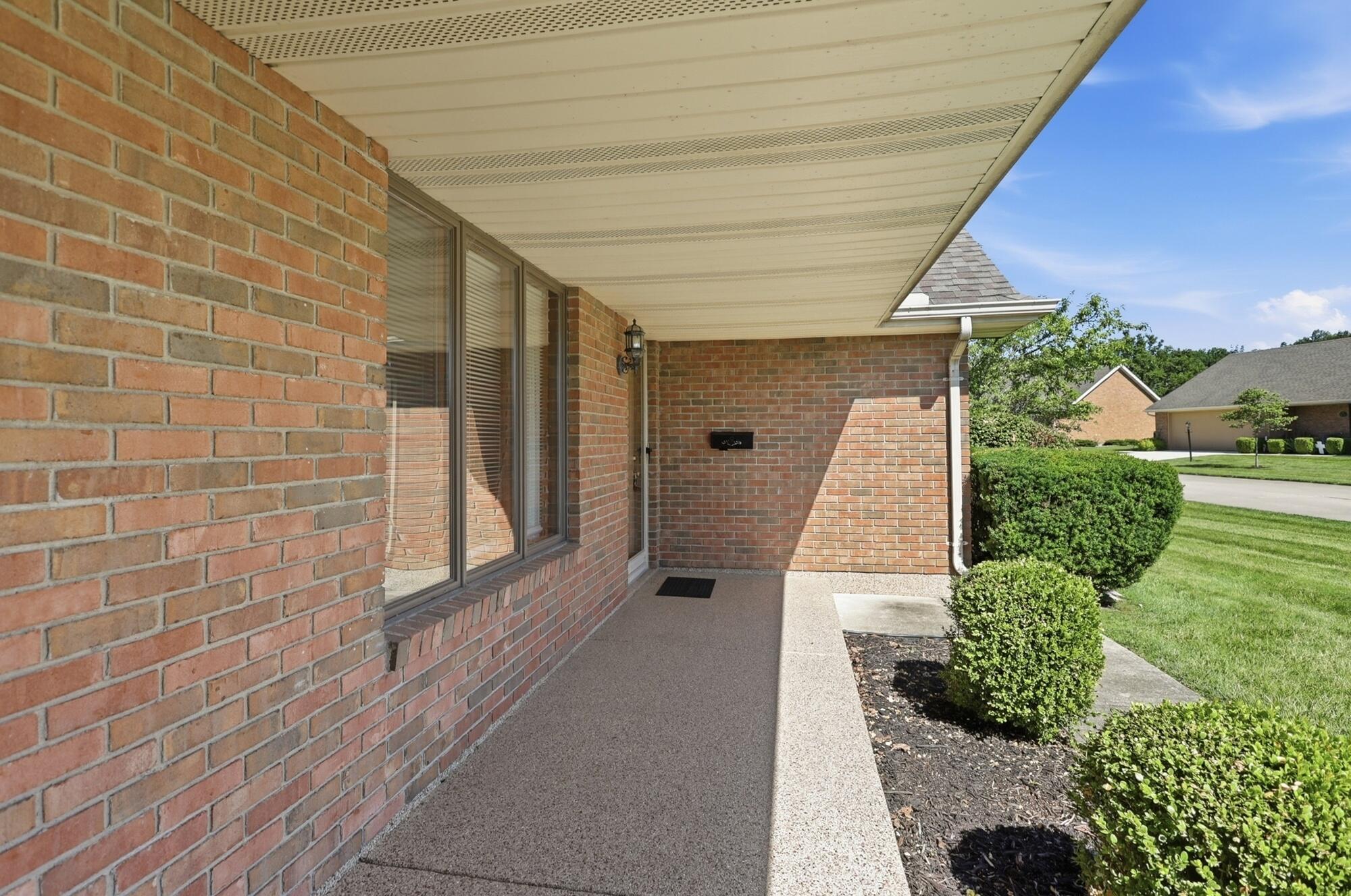 1703 Fox Ridge Drive Springfield, OH 45503 - Photo 4 of 43 010