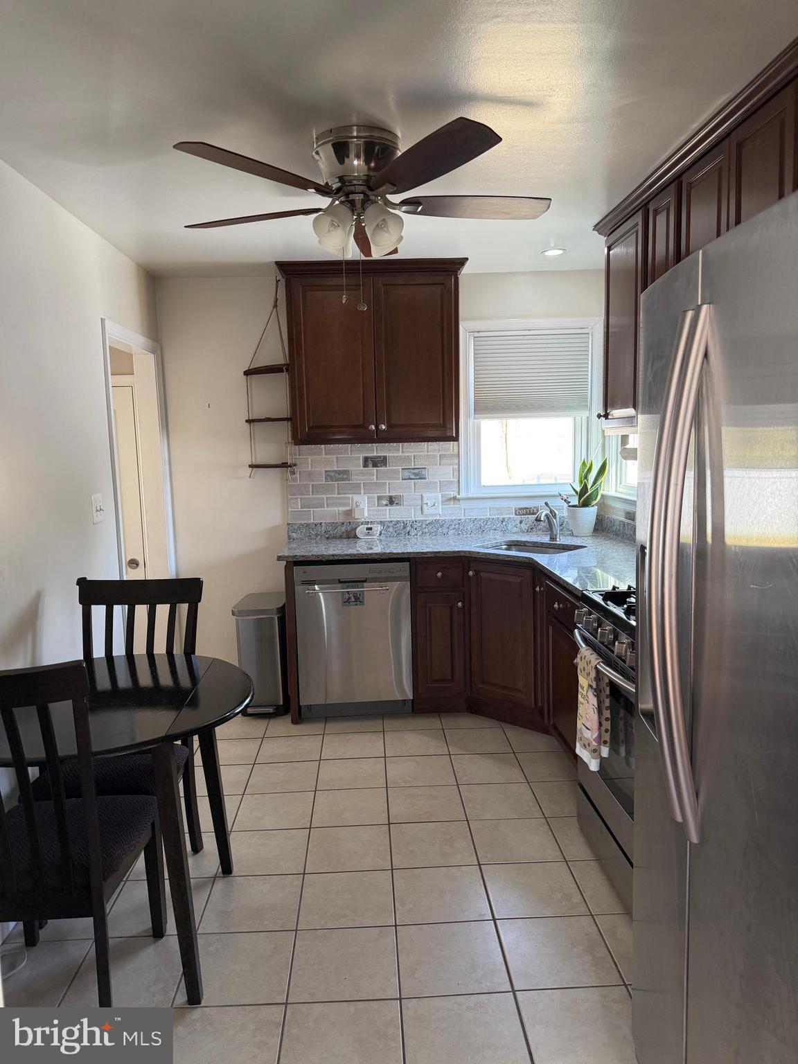 322 Cheddington Road Linthicum Heights, MD 21090 - Photo 2 of 40