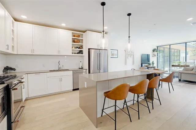 $3,000 | 1600 South 1st Street, Unit 220, Austin, TX 78704