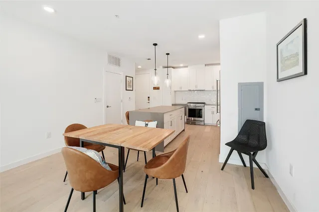 $3,000 | 1600 South 1st Street, Unit 220, Austin, TX 78704