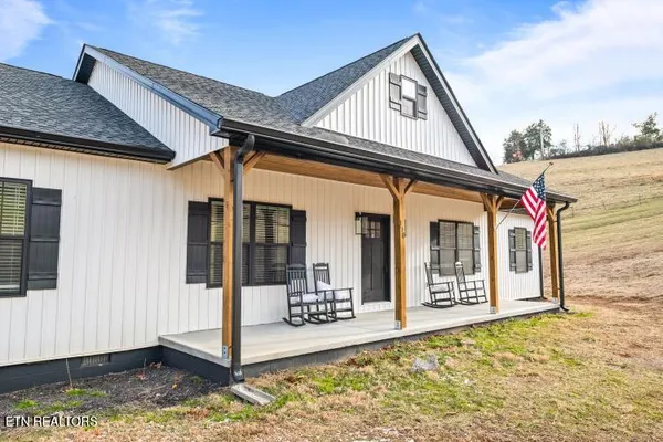 $565,000 | 170 Wolf Hollow Lane, Jacksboro, TN 37757