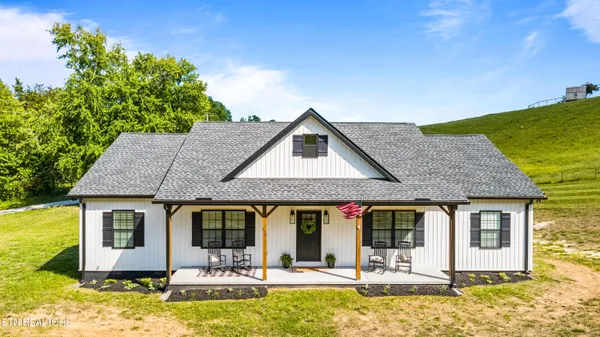 $540,000 | 170 Wolf Hollow Lane, Jacksboro, TN 37757