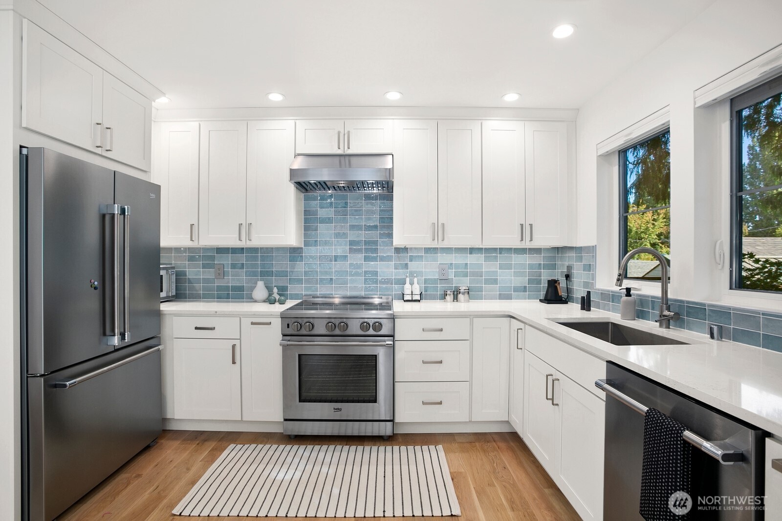 10421 41st Avenue Southwest, Unit B Seattle, WA 98146 - Photo 11 of 29