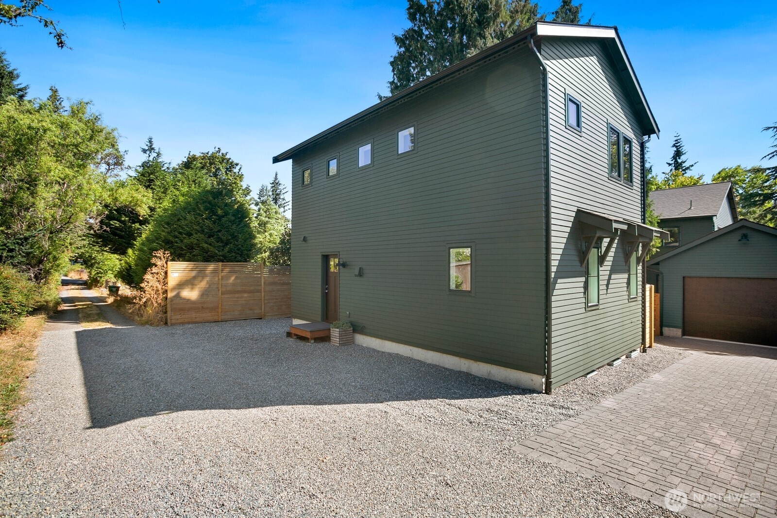 10421 41st Avenue Southwest, Unit B Seattle, WA 98146 - Photo 22 of 29