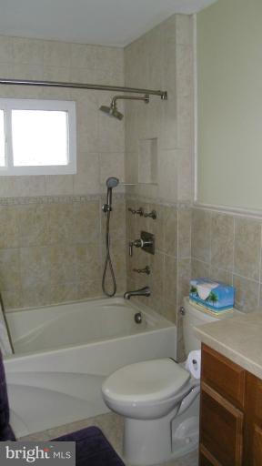 201 West Church Road Sterling, VA 20164 - Photo 13 of 17 Upper Level Bath