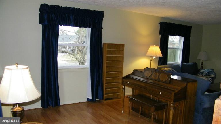 201 West Church Road Sterling, VA 20164 - Photo 15 of 17 Living Room