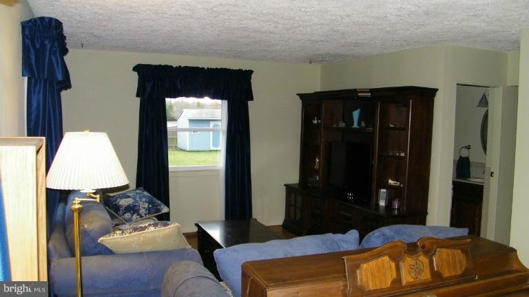 201 West Church Road Sterling, VA 20164 - Photo 7 of 17 Living Room