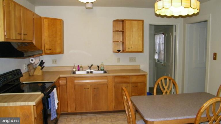 201 West Church Road Sterling, VA 20164 - Photo 9 of 17 Kitchen