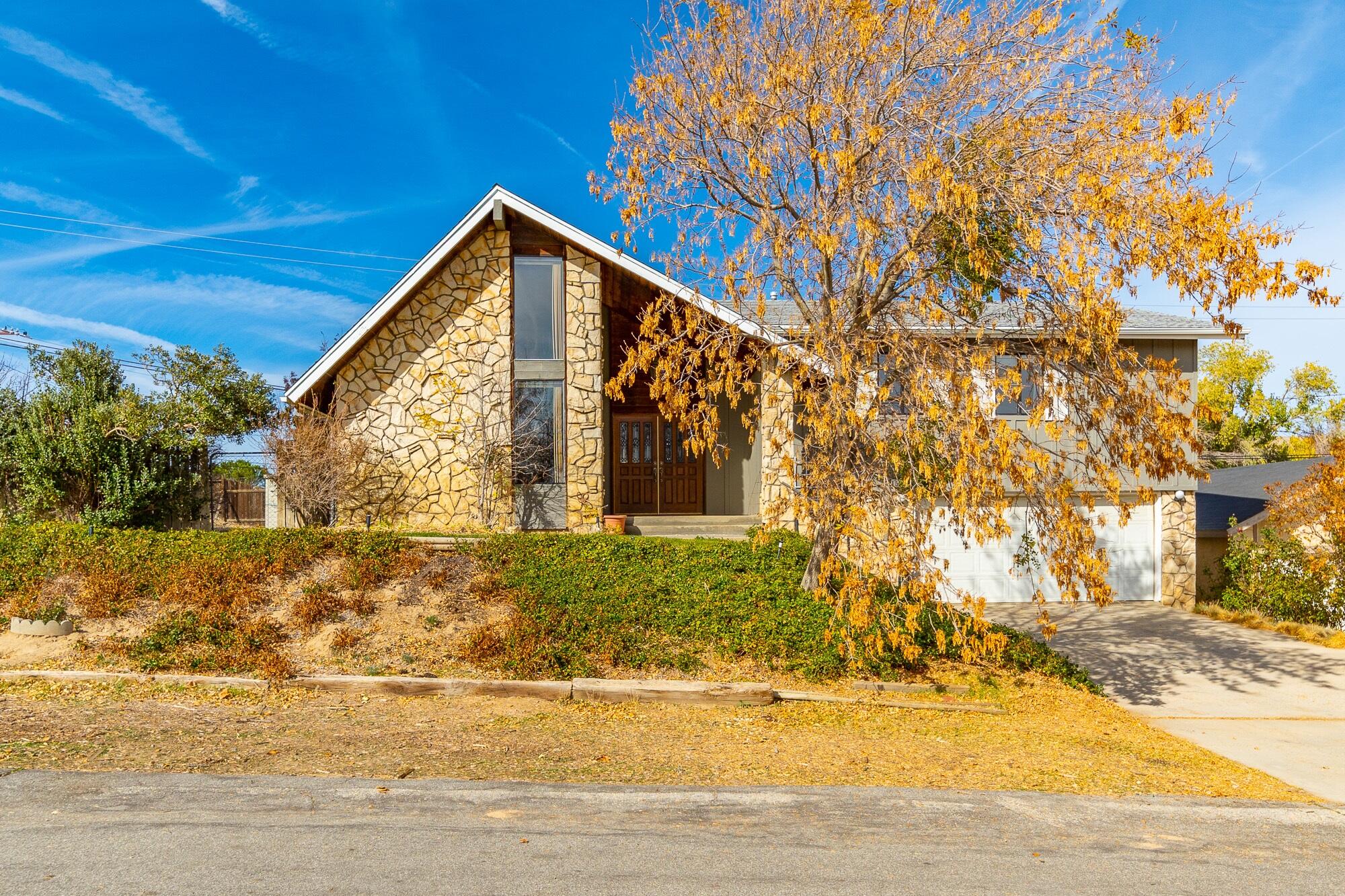 15035 Sandy Ridge Road Lake Elizabeth, CA 93532 - Photo 2 of 39 Front