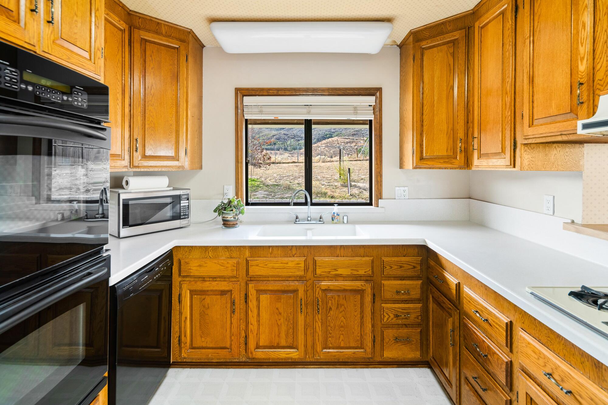 15035 Sandy Ridge Road Lake Elizabeth, CA 93532 - Photo 11 of 39 Kitchen