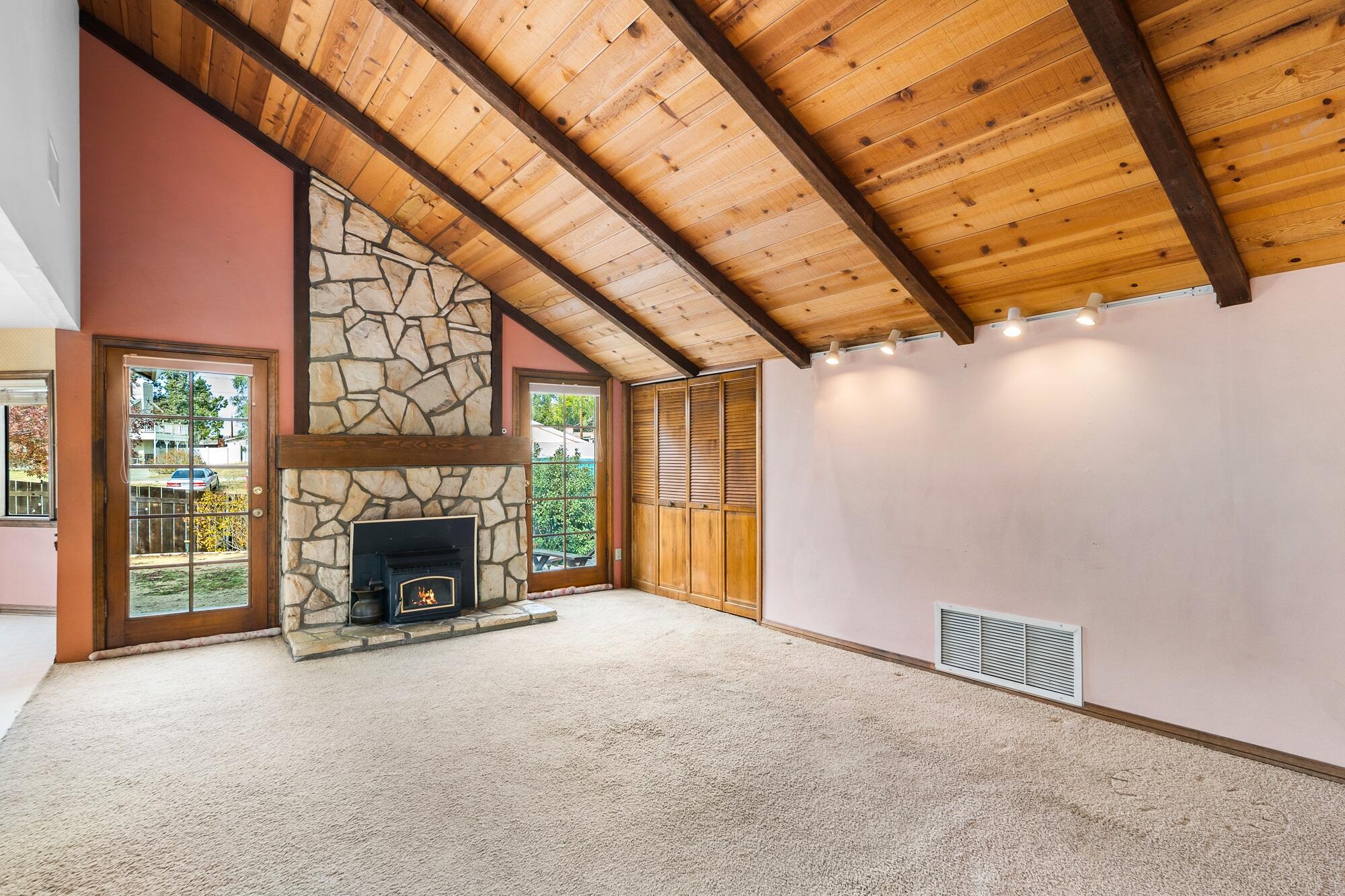 15035 Sandy Ridge Road Lake Elizabeth, CA 93532 - Photo 15 of 39 Familyroom