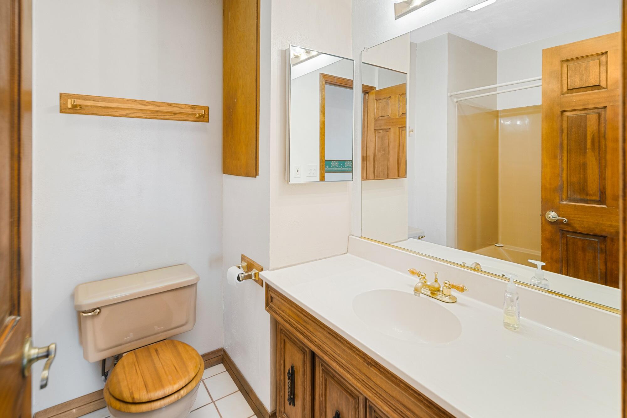 15035 Sandy Ridge Road Lake Elizabeth, CA 93532 - Photo 27 of 39 Guest Bathroom
