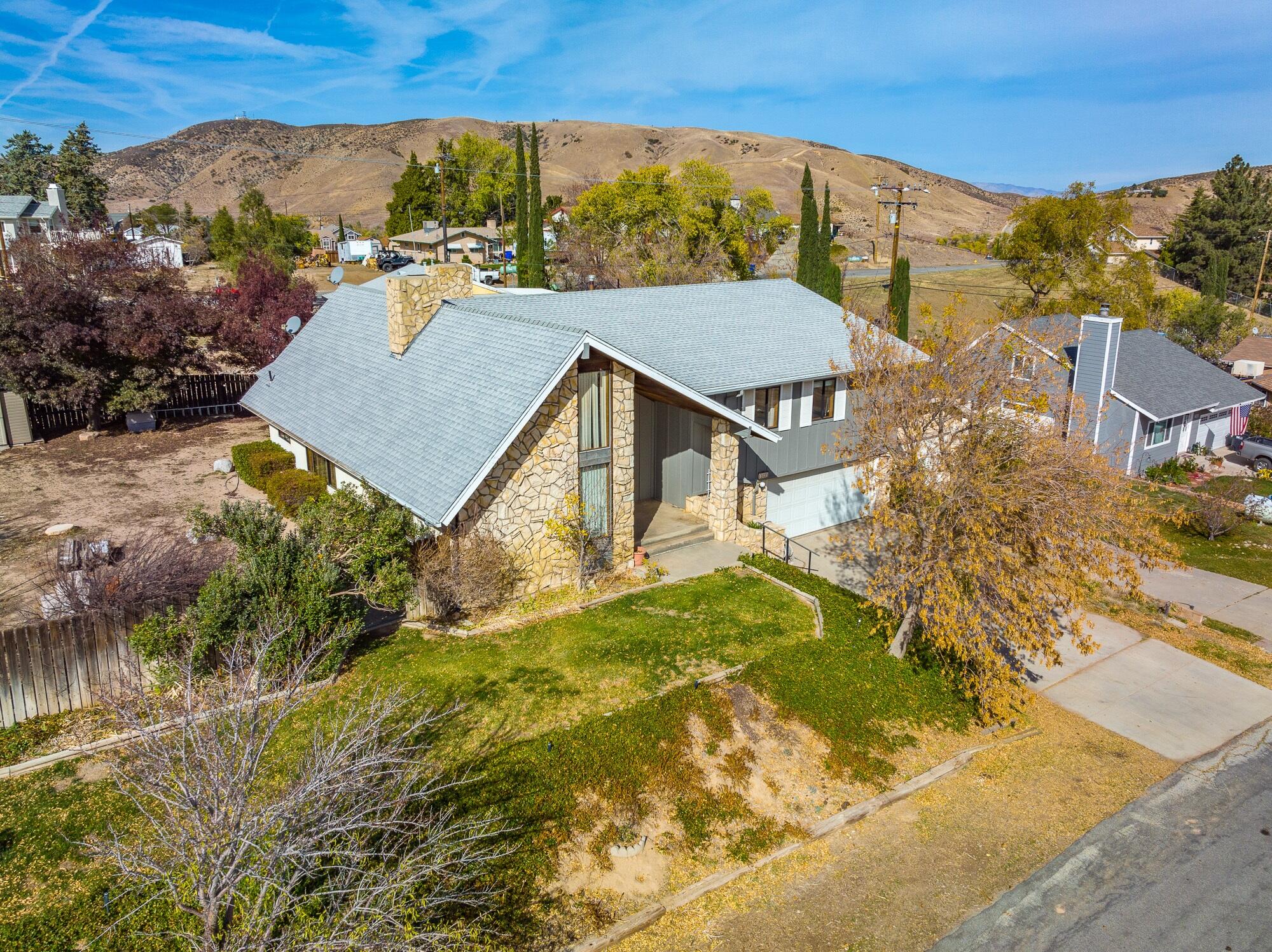 15035 Sandy Ridge Road Lake Elizabeth, CA 93532 - Photo 35 of 39 Front