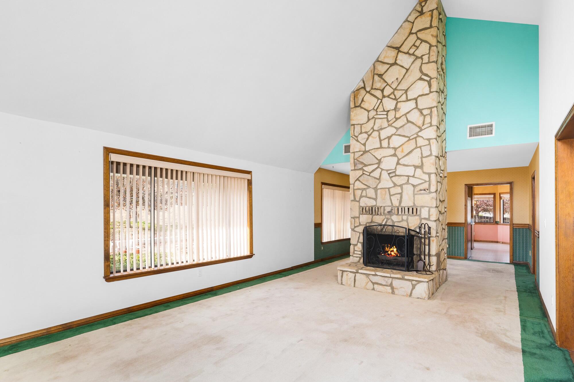15035 Sandy Ridge Road Lake Elizabeth, CA 93532 - Photo 5 of 39 Formal Living Room