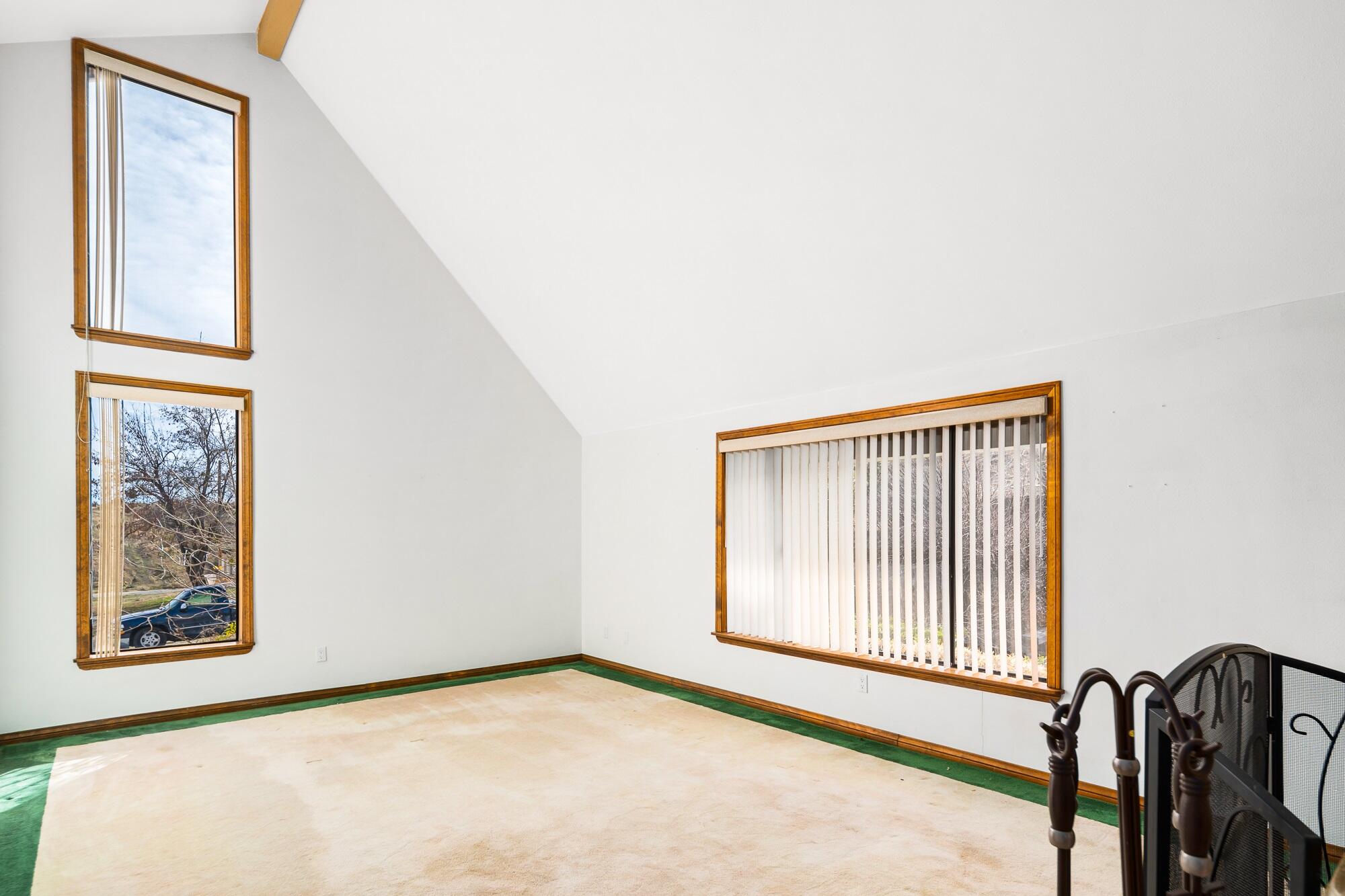 15035 Sandy Ridge Road Lake Elizabeth, CA 93532 - Photo 6 of 39 Formal Living Room