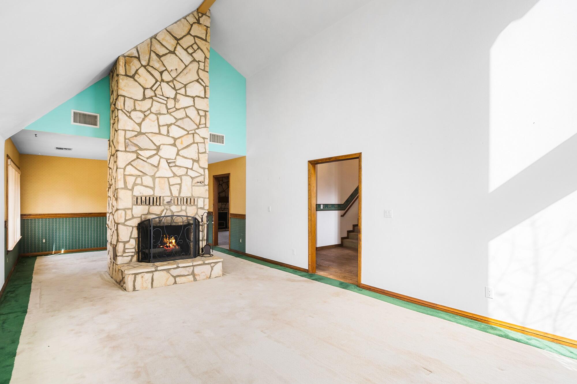 15035 Sandy Ridge Road Lake Elizabeth, CA 93532 - Photo 7 of 39 Formal Living Room