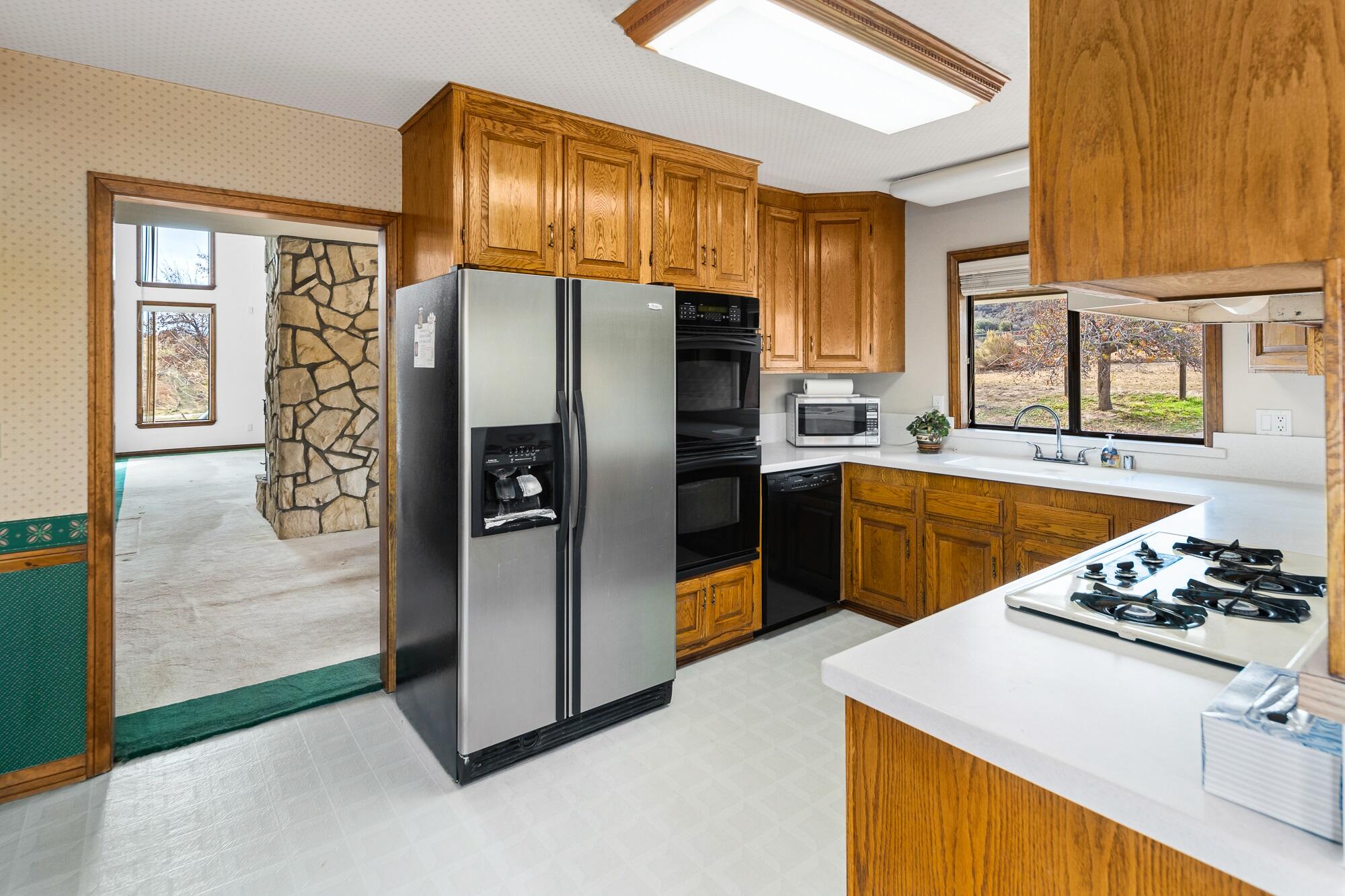 15035 Sandy Ridge Road Lake Elizabeth, CA 93532 - Photo 9 of 39 Kitchen