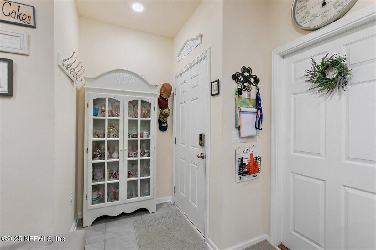 86472 Shortline Circle Yulee, FL 32097 - Photo 4 of 24 04-Foyer