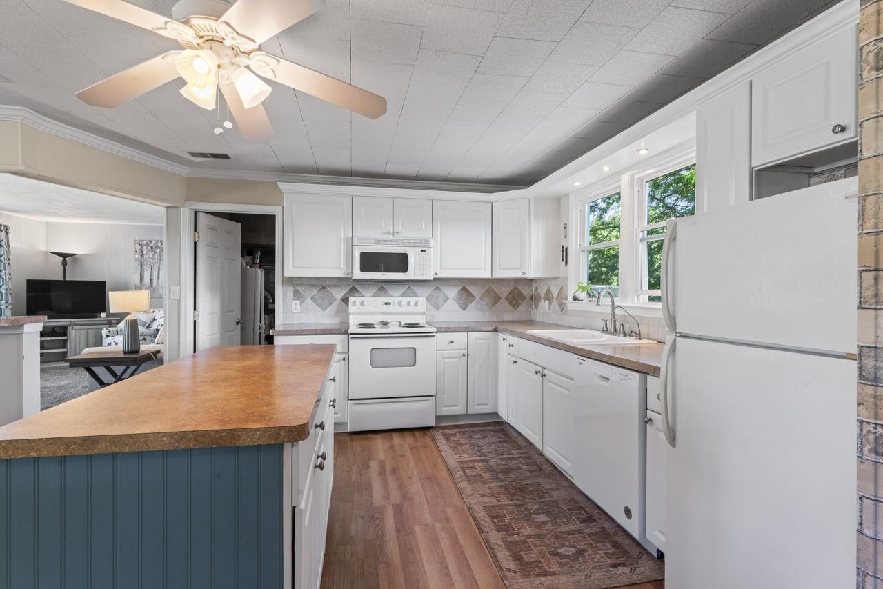 1151 West Cook Road Grand Blanc, MI 48439 - Photo 22 of 31 50147373-9a1e5fc7-2332-435f-8ab6-882d688c03d9.JPG
