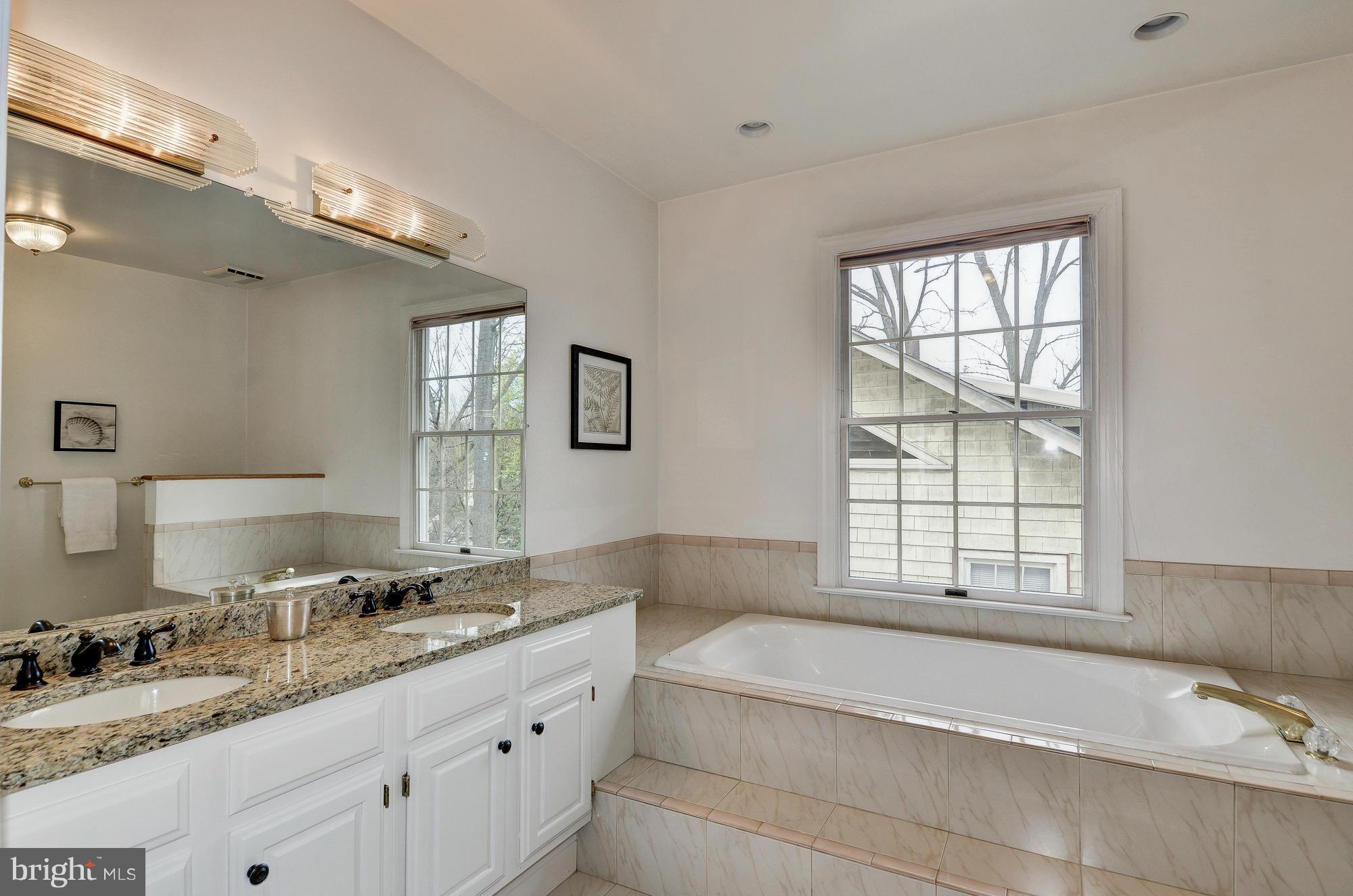 3821 Military Road Northwest Washington, DC 20015 - Photo 17 of 29 Bath (Master)