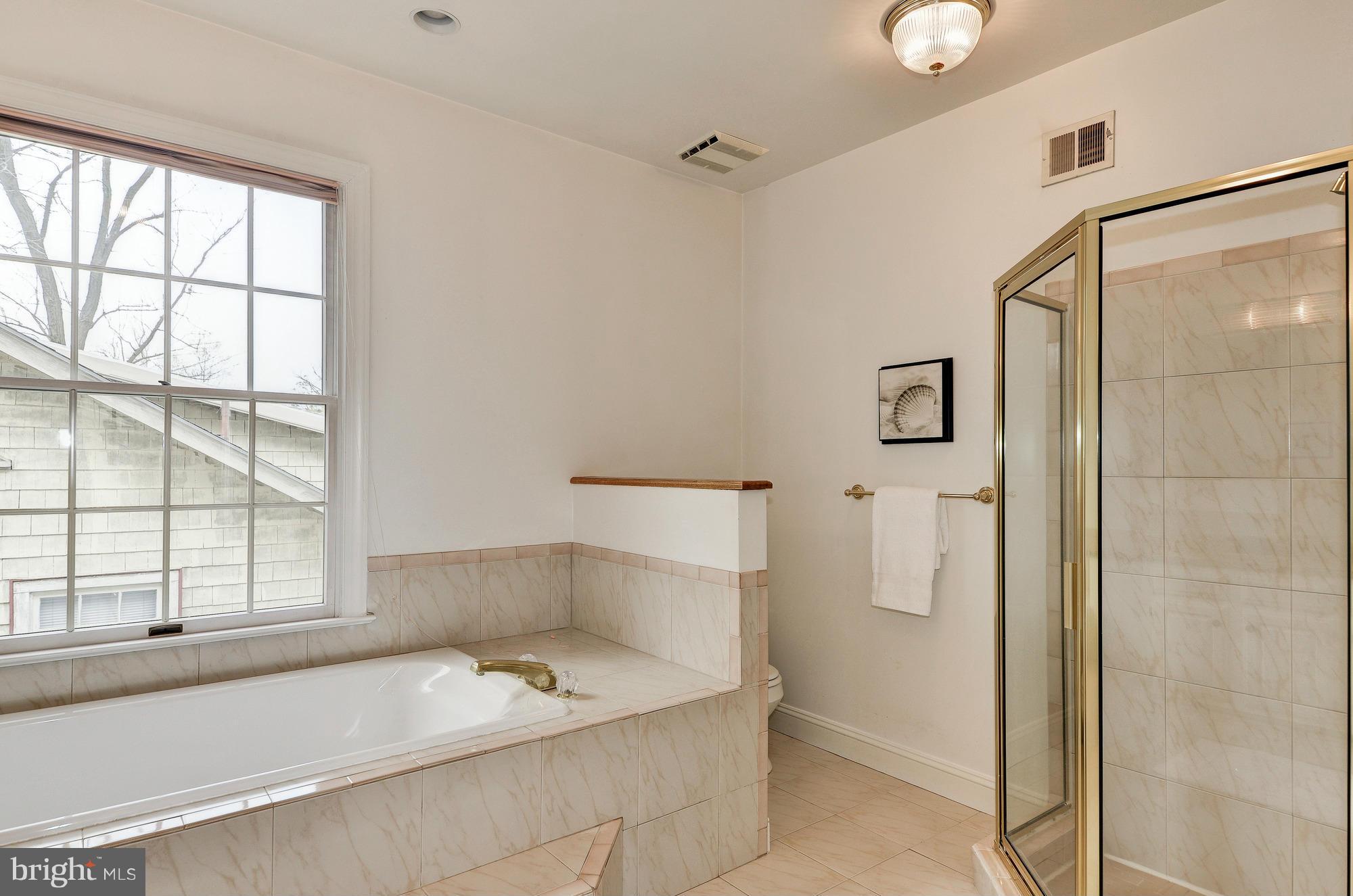 3821 Military Road Northwest Washington, DC 20015 - Photo 18 of 29 Bath (Master)