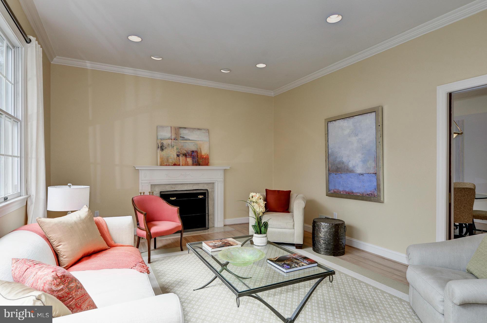 3821 Military Road Northwest Washington, DC 20015 - Photo 4 of 29 Living Room
