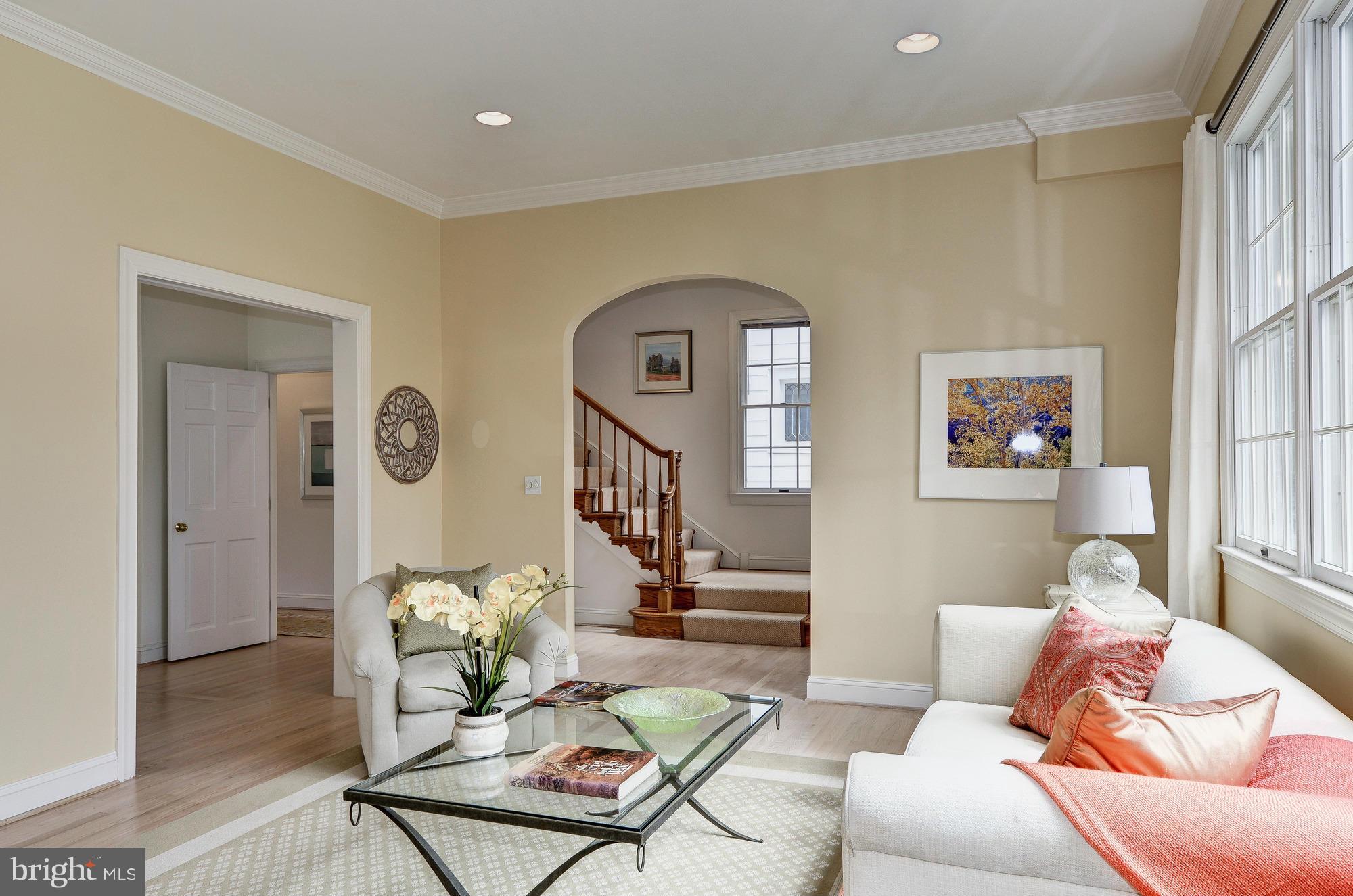 3821 Military Road Northwest Washington, DC 20015 - Photo 5 of 29 Living Room