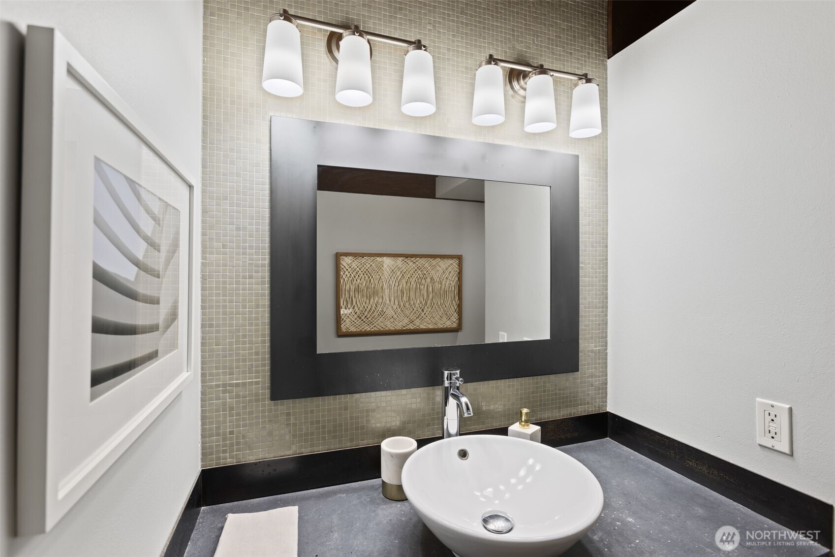 1507 Western Avenue, Unit R302 Seattle, WA 98101 - Photo 16 of 24