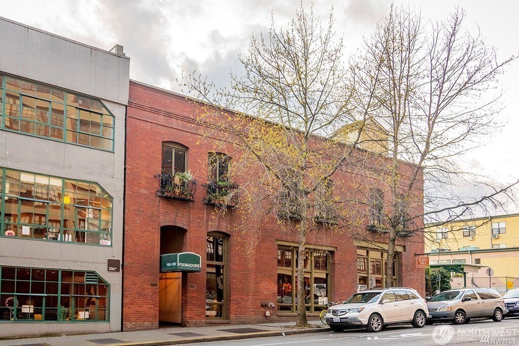 1507 Western Avenue, Unit R302 Seattle, WA 98101 - Photo 2 of 24