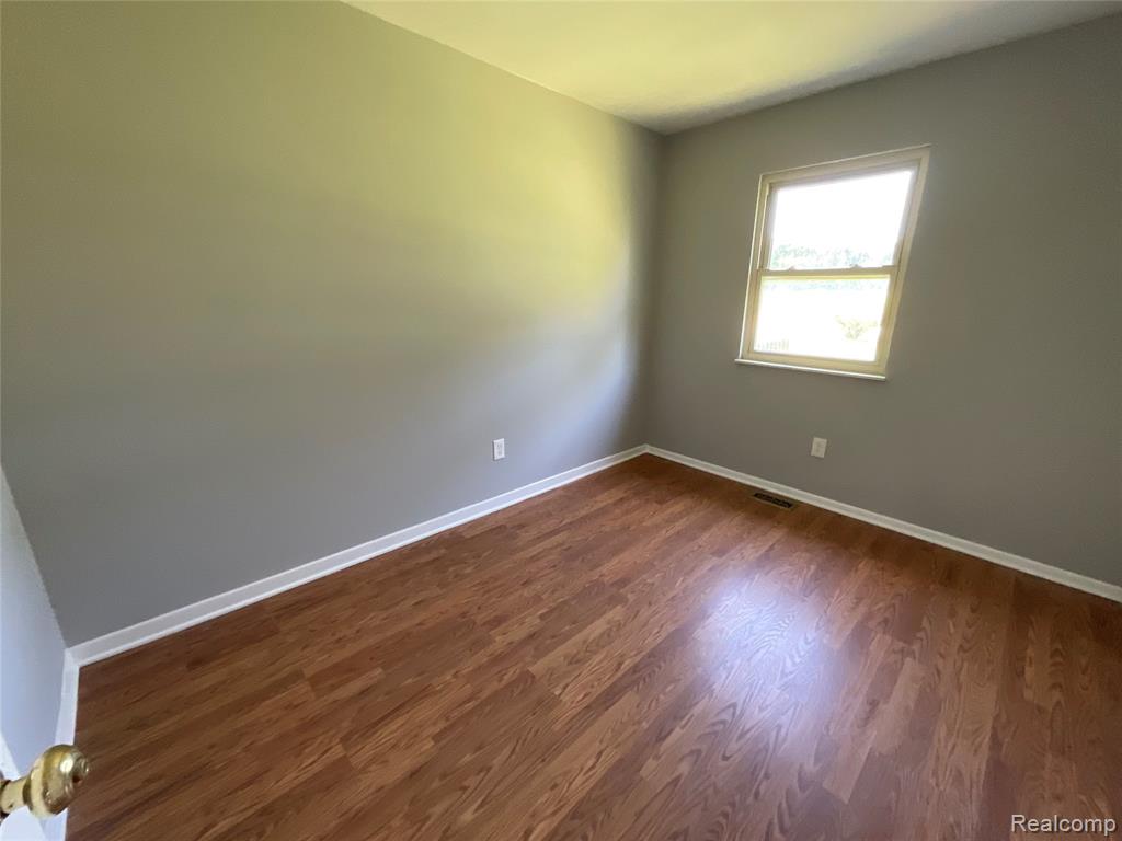 942 Angle Road Lapeer, MI 48446 - Photo 10 of 26