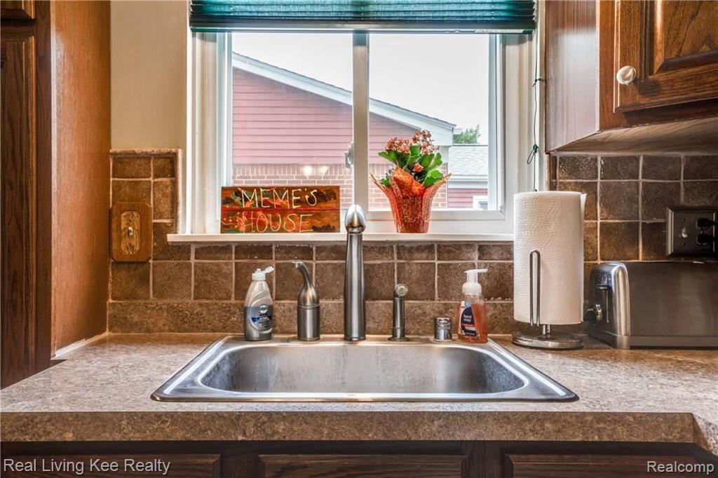 621 Rewold Drive Rochester, MI 48307 - Photo 13 of 34