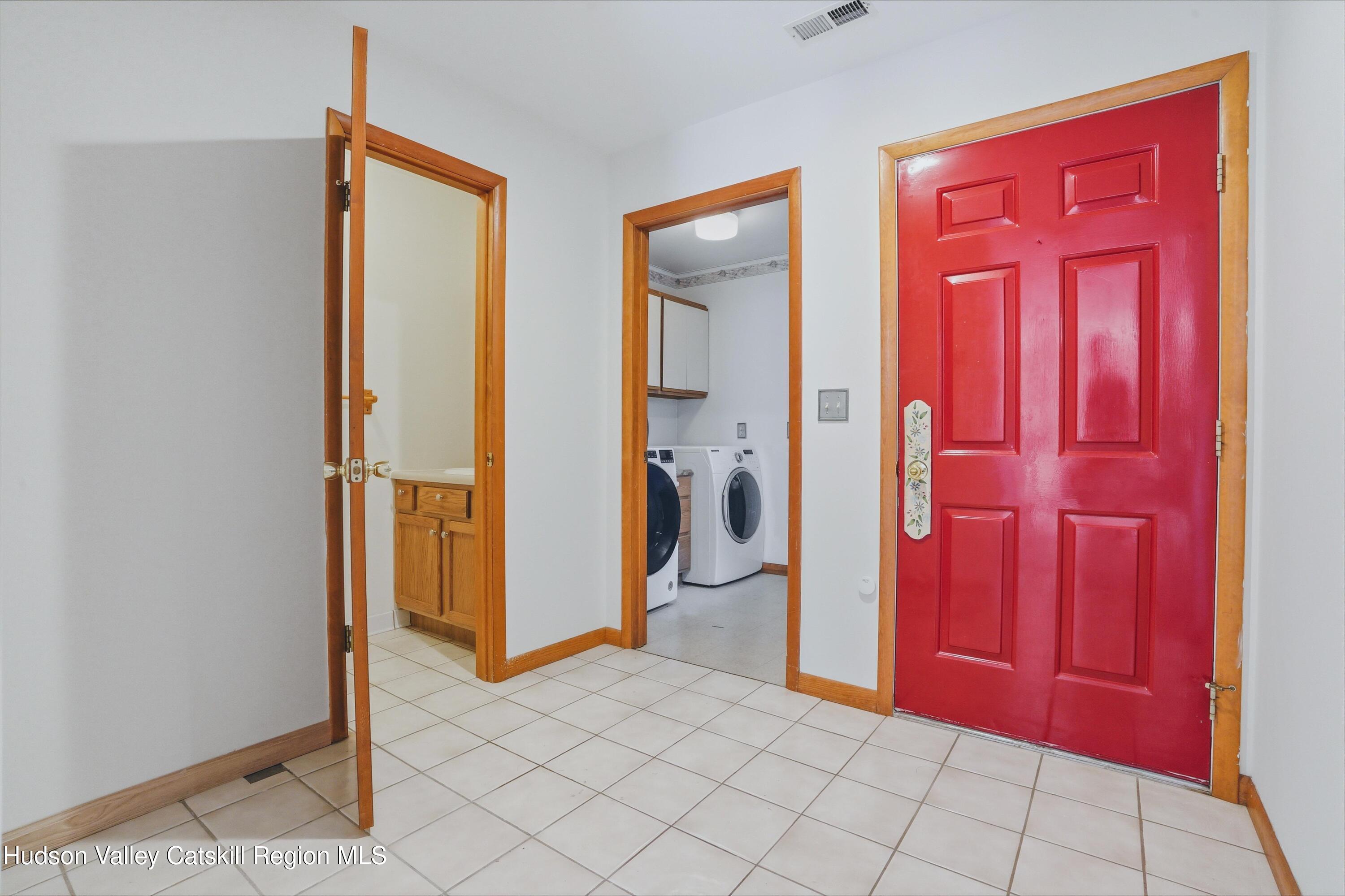142 Ledge Road Kingston, NY 12401 - Photo 3 of 21 DSC07552