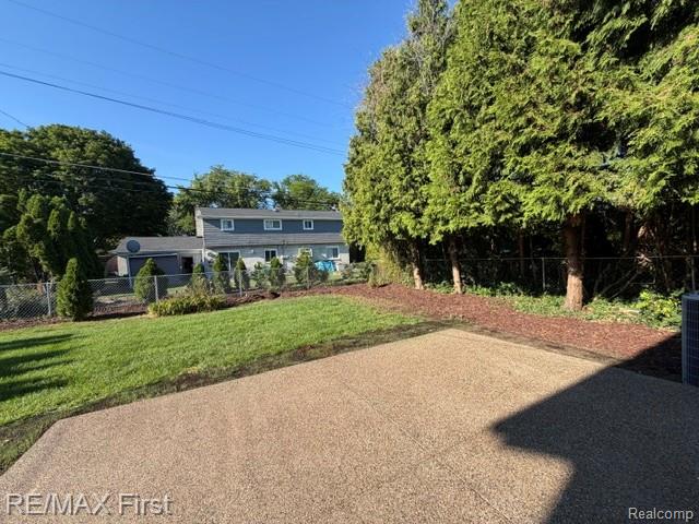 971 Canterbury Road Grosse Pointe, MI 48236 - Photo 8 of 30 BACK 2.jpg