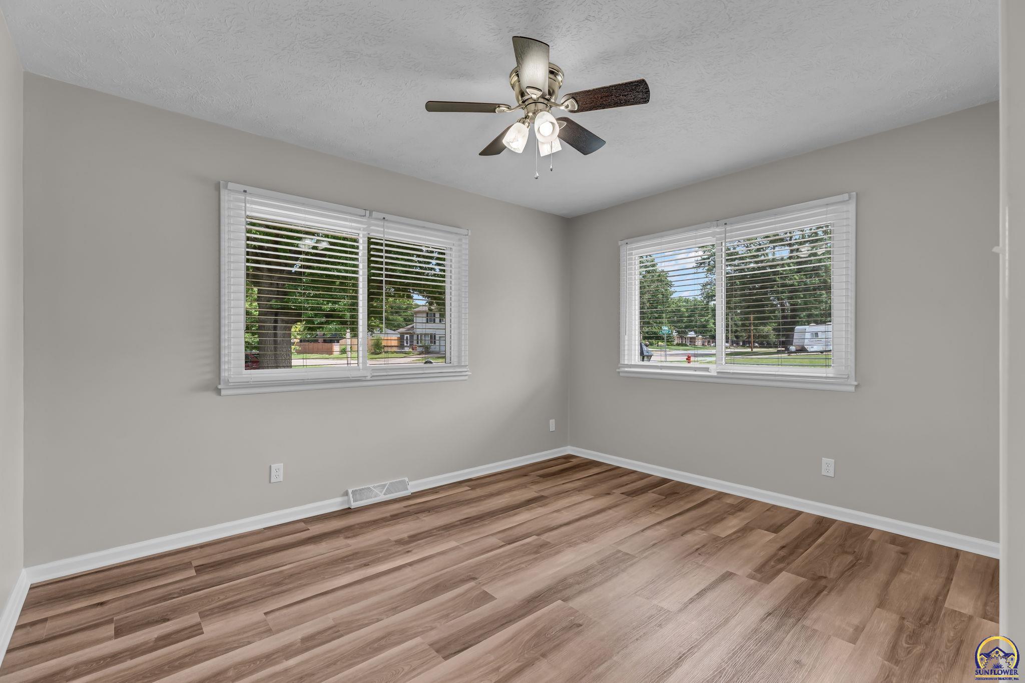1837 Southwest Cheyenne Road Topeka, KS 66604 - Photo 13 of 49