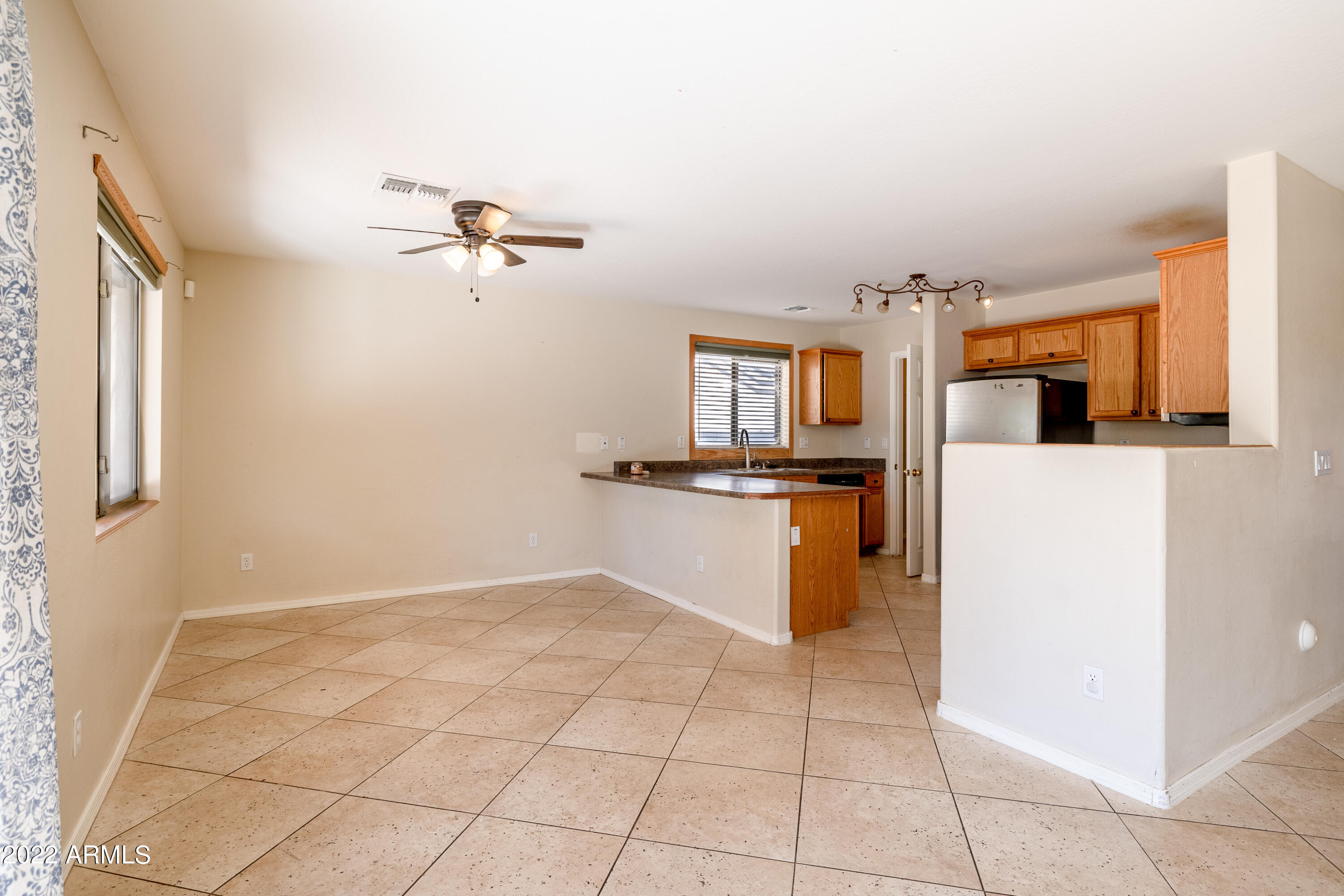 3233 West Pecan Road Phoenix, AZ 85041 - Photo 14 of 35 Dinning