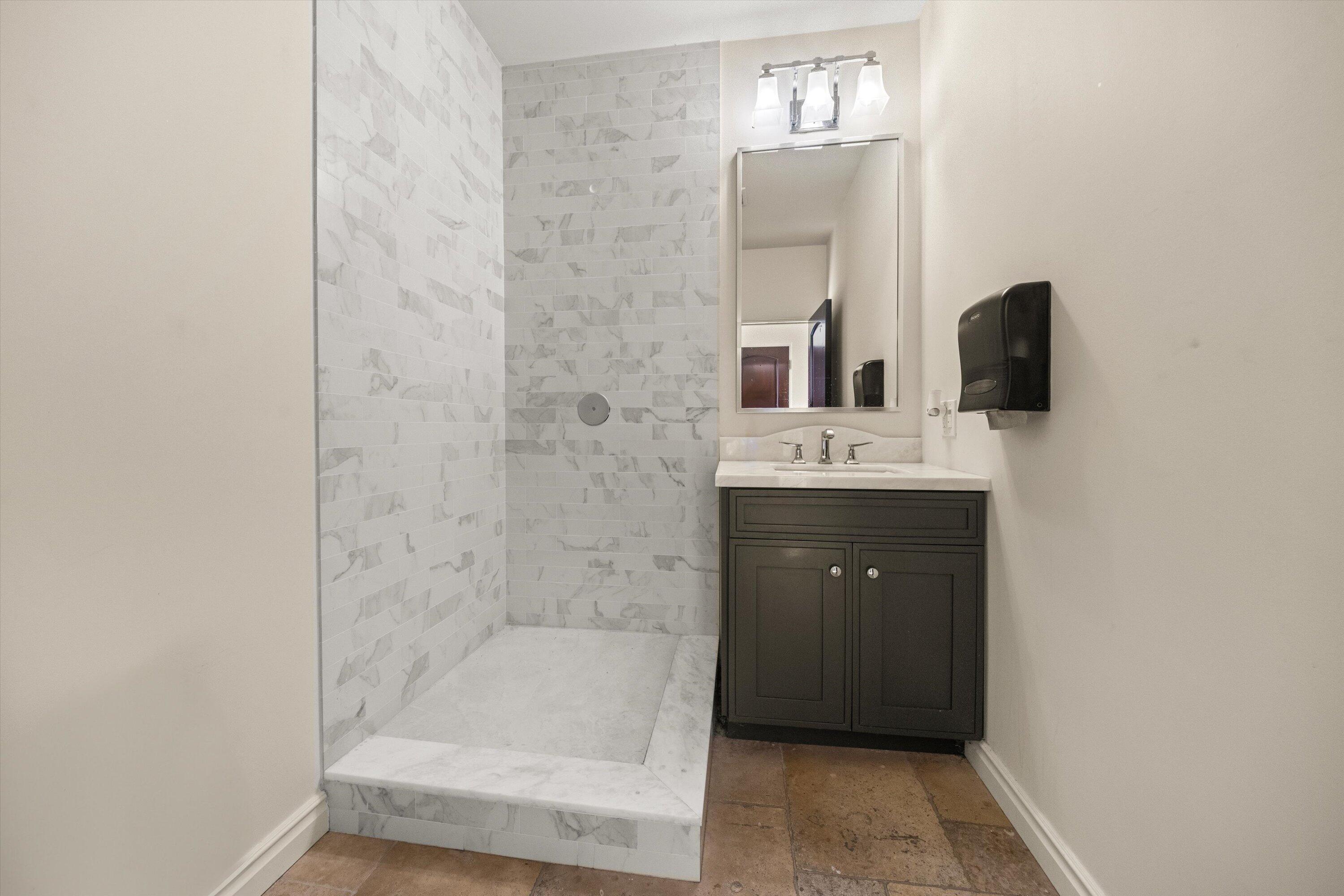 1151 Glenview Road Montecito, CA 93108 - Photo 37 of 61 Hallway Bathroom