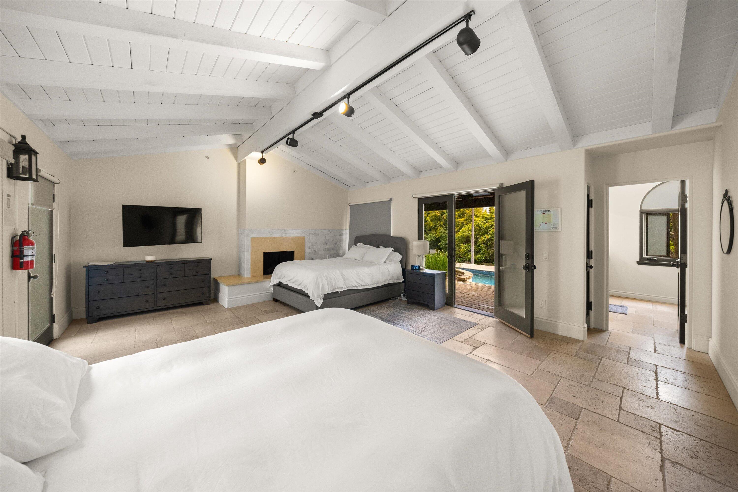 1151 Glenview Road Montecito, CA 93108 - Photo 49 of 61 Casita Living Area