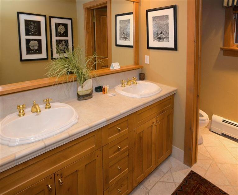 63 Avondale Lane, Unit R215 Beaver Creek, CO 81620 - Photo 13 of 26 a bathroom with a sink and a mirror