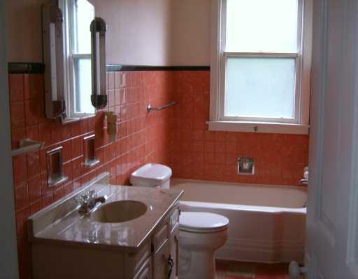815 Francis Street McKees Rocks, PA 15136 - Photo 5 of 8 Master Bath/Spa.