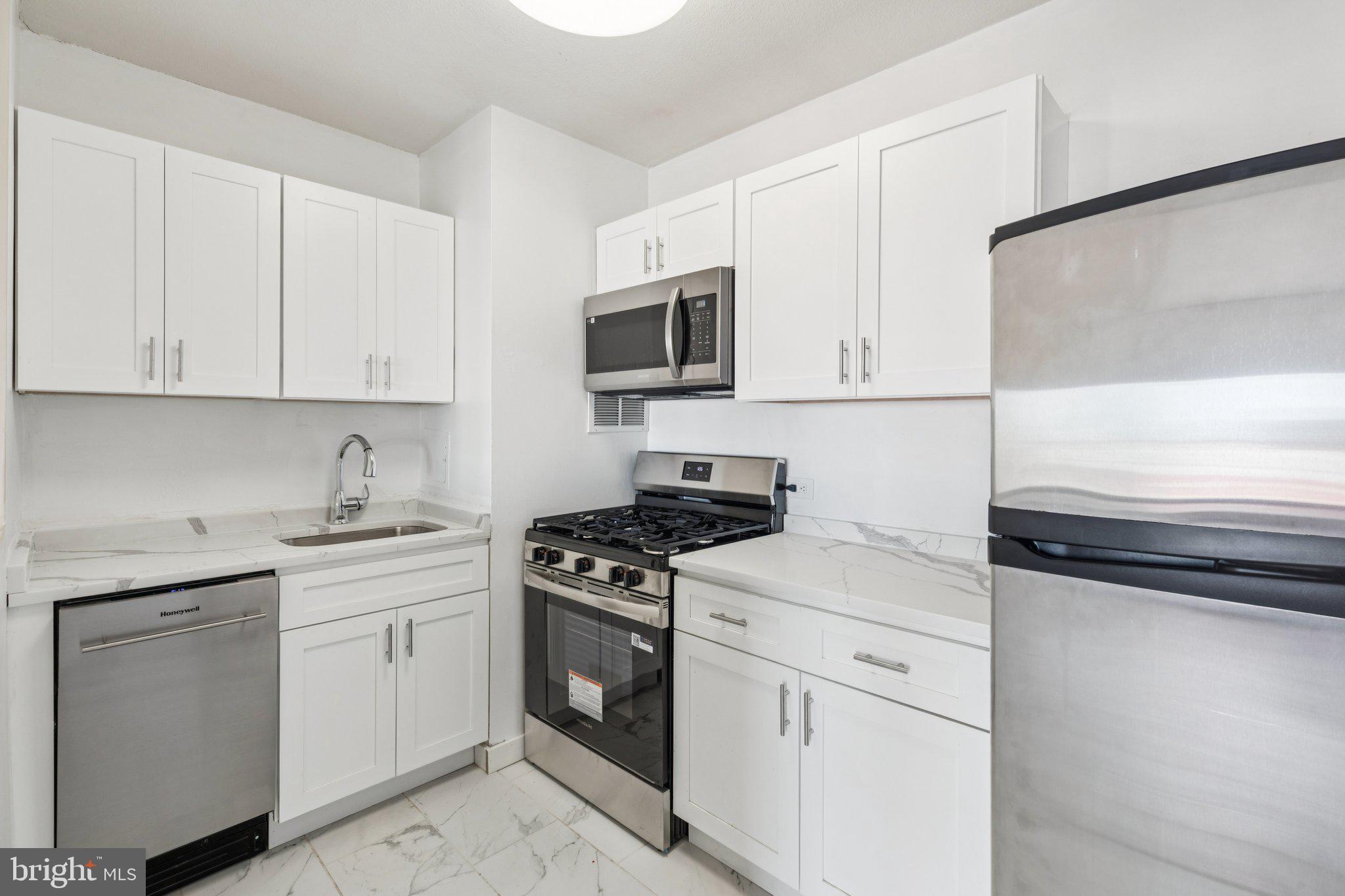 200 Locust Street, Unit 9CN Philadelphia, PA 19106 - Photo 5 of 17