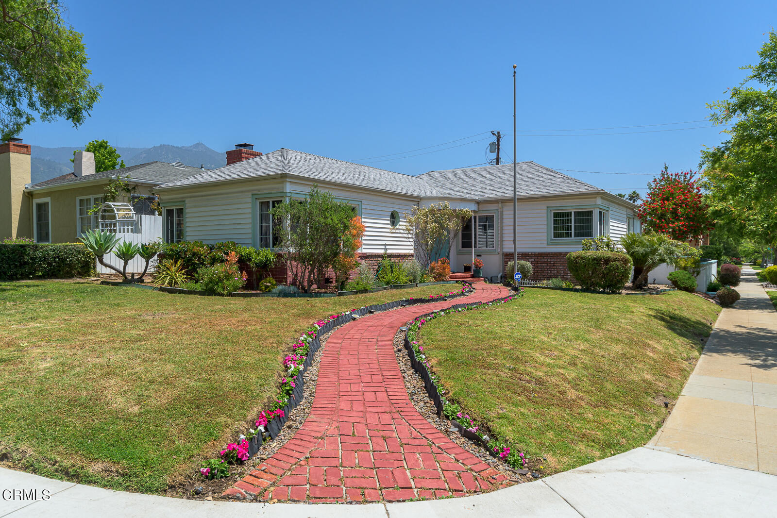 960 Roxbury Drive Pasadena, CA 91104 - Photo 1 of 25 GYP_960 Roxbury Dr_003_MLS