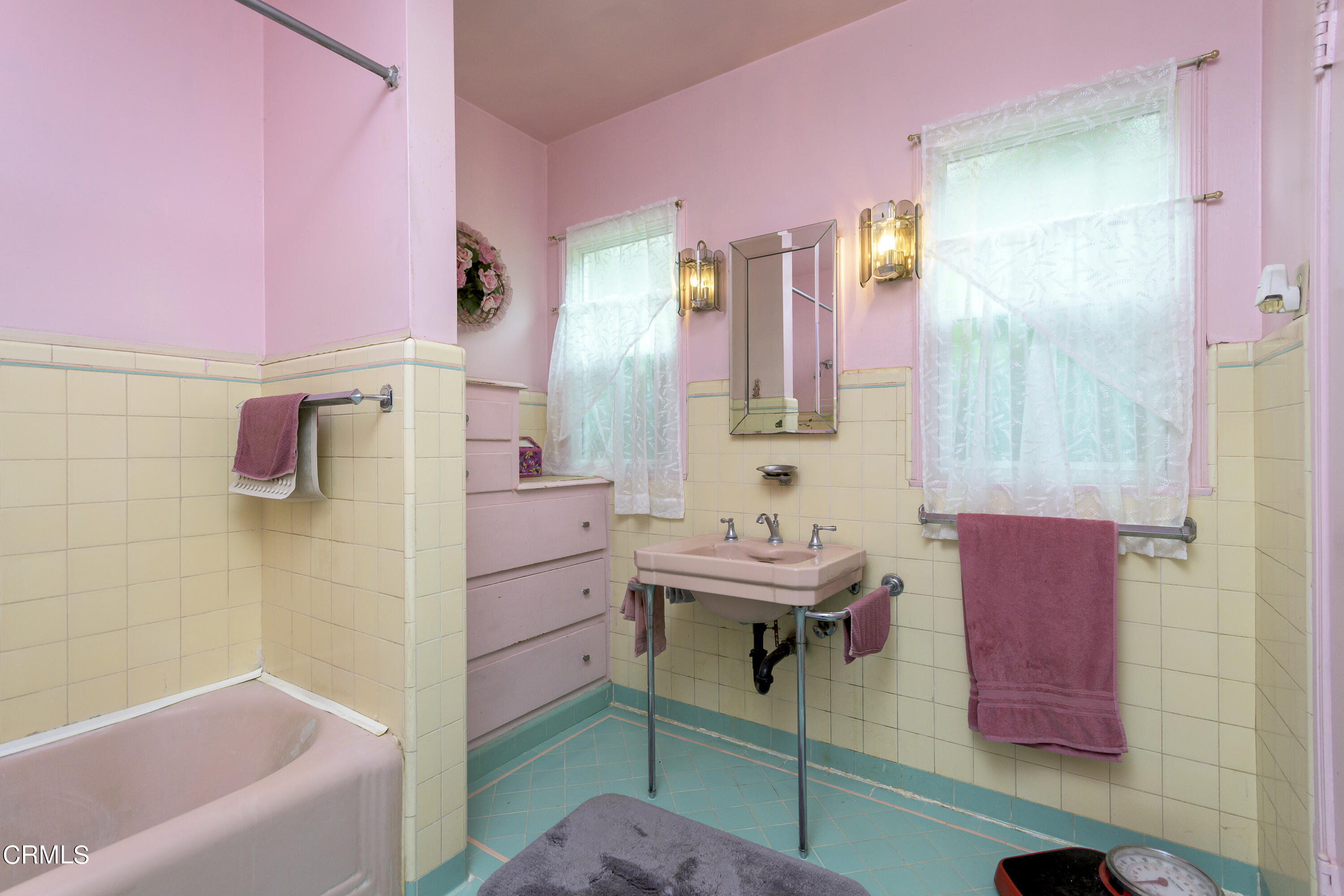 960 Roxbury Drive Pasadena, CA 91104 - Photo 15 of 25 GYP_960 Roxbury Dr_026