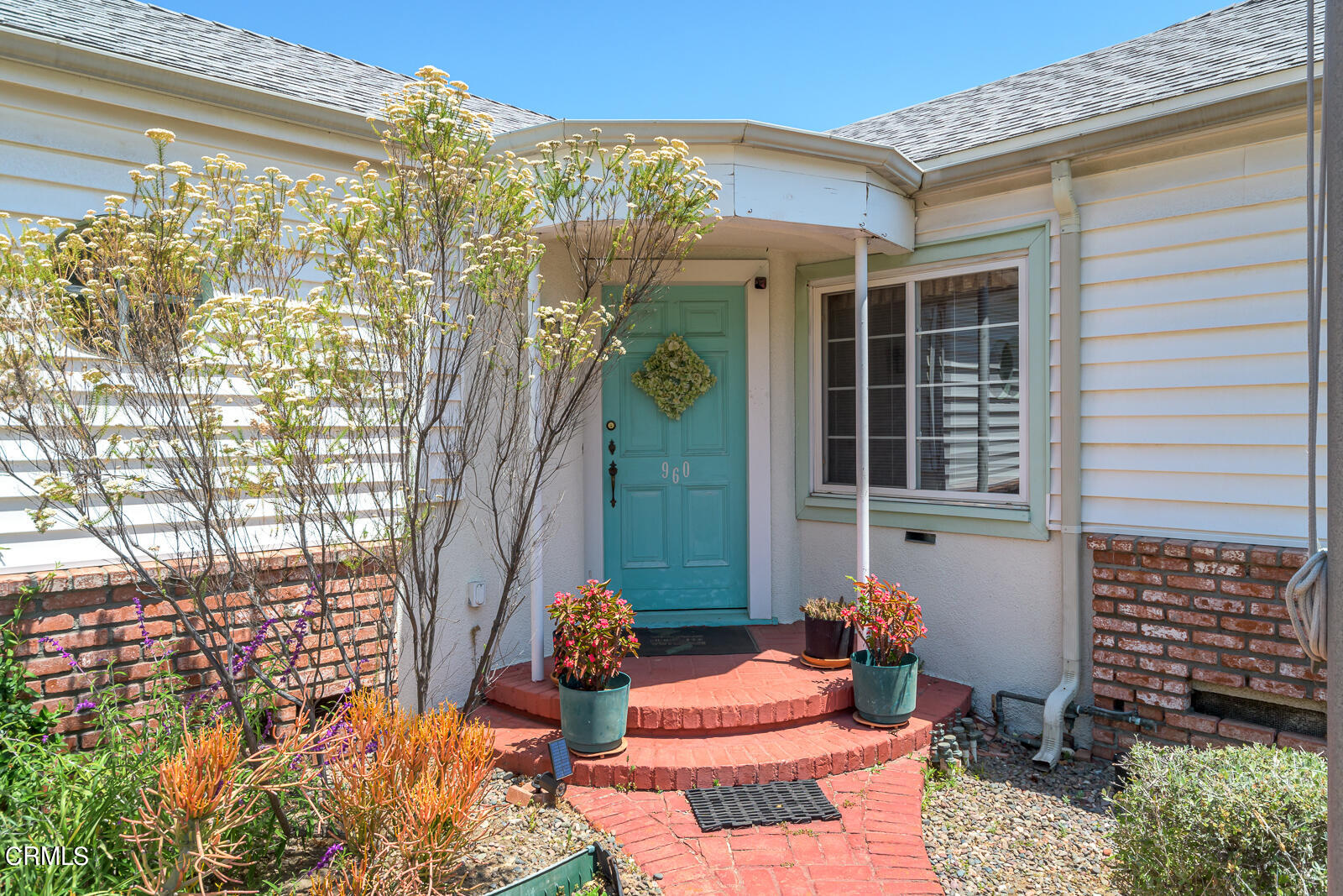 960 Roxbury Drive Pasadena, CA 91104 - Photo 2 of 25 GYP_960 Roxbury Dr_006_MLS