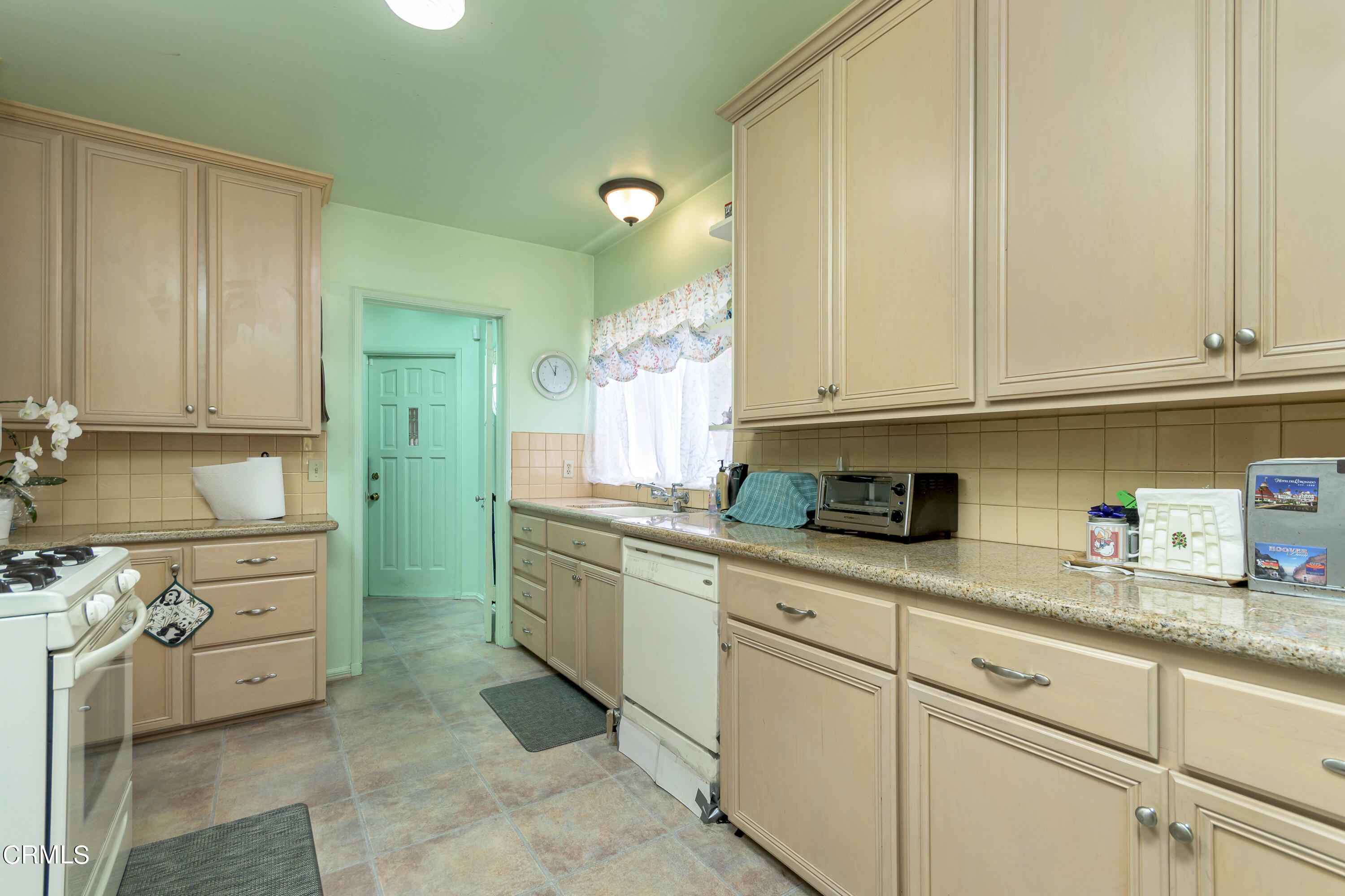 960 Roxbury Drive Pasadena, CA 91104 - Photo 10 of 25 GYP_960 Roxbury Dr_018