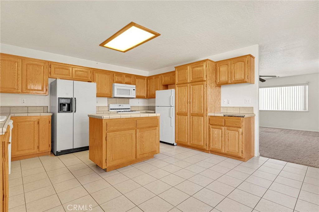 11281 4th Hesperia, CA 92345 - Photo 12 of 35