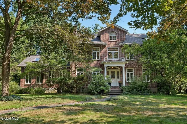 $575,000 | 19 Sunnyside Road, Scotia, NY 12302