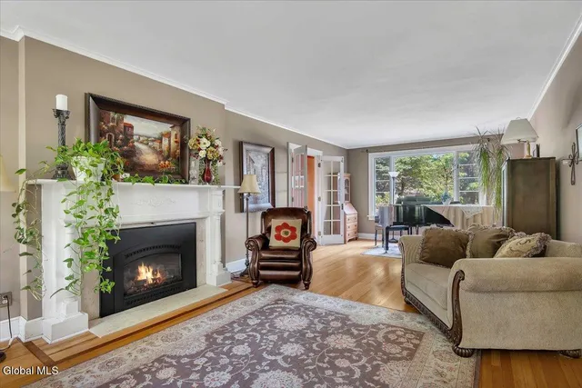 $575,000 | 19 Sunnyside Road, Scotia, NY 12302